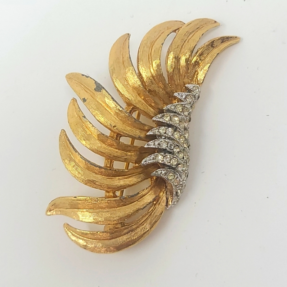 Vintage leaf‎ brooch pin gold tone white rhinestone jewelry, some discoloration